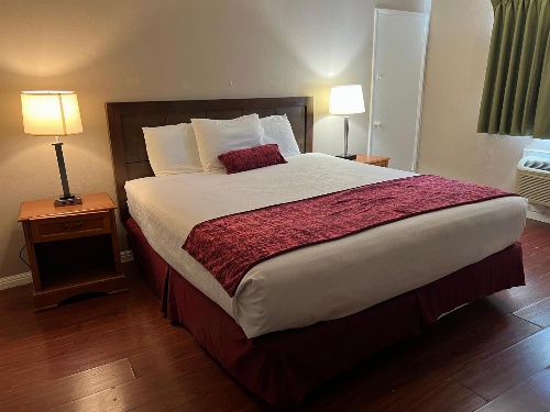 Hometown Inn North Hills image 4