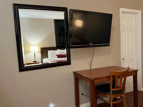 Hometown Inn North Hills image 5